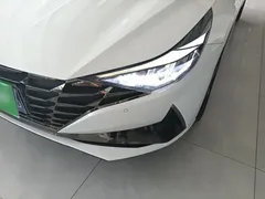 2022 Hyundai Elantra 1.5L CVT LUX Premium, белый — фото 24