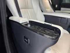 2020 Lexus LM 300h 7-seat, чёрный — фото 22