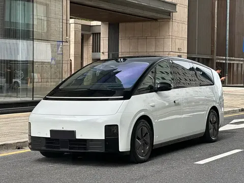 2025 Li Auto MEGA Ultra Smart Refresh