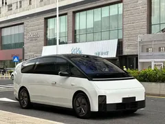 2025 Li Auto MEGA Ultra Smart Refresh, белый — фото 4