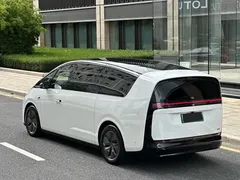 2025 Li Auto MEGA Ultra Smart Refresh, белый — фото 5