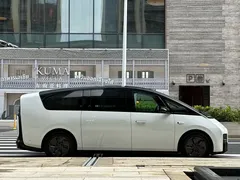 2025 Li Auto MEGA Ultra Smart Refresh, белый — фото 9