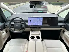 2025 Li Auto MEGA Ultra Smart Refresh, белый — фото 15