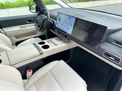 2025 Li Auto MEGA Ultra Smart Refresh, белый — фото 19