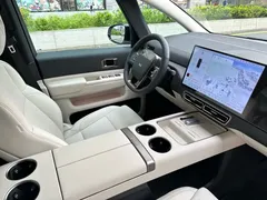 2025 Li Auto MEGA Ultra Smart Refresh, белый — фото 20