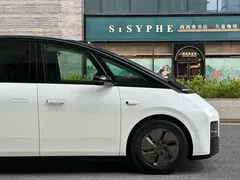 2025 Li Auto MEGA Ultra Smart Refresh, белый — фото 25