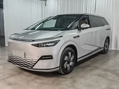 2025 Xpeng X9 EV 650 Long Range Max — фото 1
