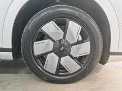 2025 Xpeng X9 EV 650 Long Range Max — фото 15