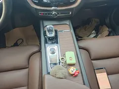 2023 Volvo XC60 4WD Luxury, белый — фото 14