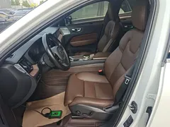 2023 Volvo XC60 4WD Luxury, белый — фото 15