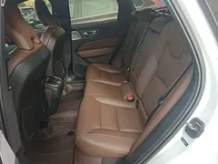 2023 Volvo XC60 4WD Luxury, белый — фото 17