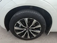 2023 Volvo XC60 4WD Luxury, белый — фото 23