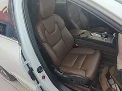 2023 Volvo XC60 4WD Luxury, белый — фото 25