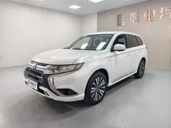 2021 Mitsubishi Outlander 2.0L 2WD 5 Seats, белый — фото 1