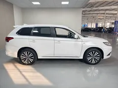2021 Mitsubishi Outlander 2.0L 2WD 5 Seats, белый — фото 9