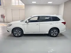 2021 Mitsubishi Outlander 2.0L 2WD 5 Seats, белый — фото 10
