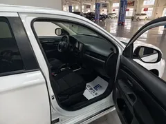 2021 Mitsubishi Outlander 2.0L 2WD 5 Seats, белый — фото 17
