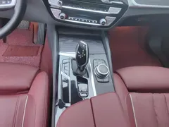 2022 BMW 5 Series 530Li Premium M Sport Package, чёрный — фото 16