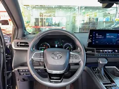 2021 Toyota Sienna 2.5L Hybrid Premium, чёрный — фото 9