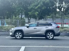 2021 Toyota RAV4 2.0L CVT 2WD Fashion Plus — фото 3