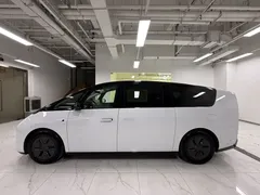 2024 Li Auto MEGA Ultra, белый — фото 3