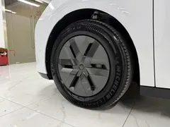 2024 Li Auto MEGA Ultra, белый — фото 7