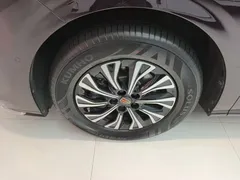 2024 Hongqi HQ9 2.0T 4WD Luxury — фото 23