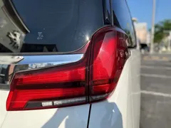 2021 Toyota Alphard Hybrid 2.5L Luxury, белый — фото 23