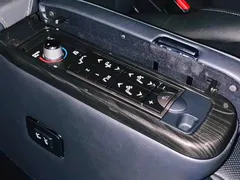 2020 Lexus LM 300h 7-seat, чёрный — фото 9