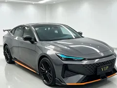 2022 Changan UNI-V 1.5T Premium — фото 3