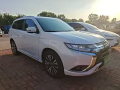 2021 Mitsubishi Outlander 2.0L 2WD 5, белый — фото 4