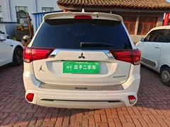 2021 Mitsubishi Outlander 2.0L 2WD 5, белый — фото 6