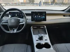 2025 BYD Qin PLUS DM-i PHEV Smart Driving 55km Leading, белый — фото 12