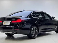 2023 BMW 5 Series 530Li Leading M Sport Package, чёрный — фото 3