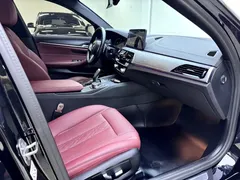 2023 BMW 5 Series 530Li Leading M Sport Package, чёрный — фото 11