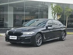 2022 BMW 5 Series 525Li M Sport Package, чёрный — фото 1