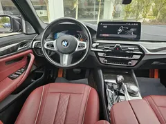 2022 BMW 5 Series 525Li M Sport Package, чёрный — фото 9