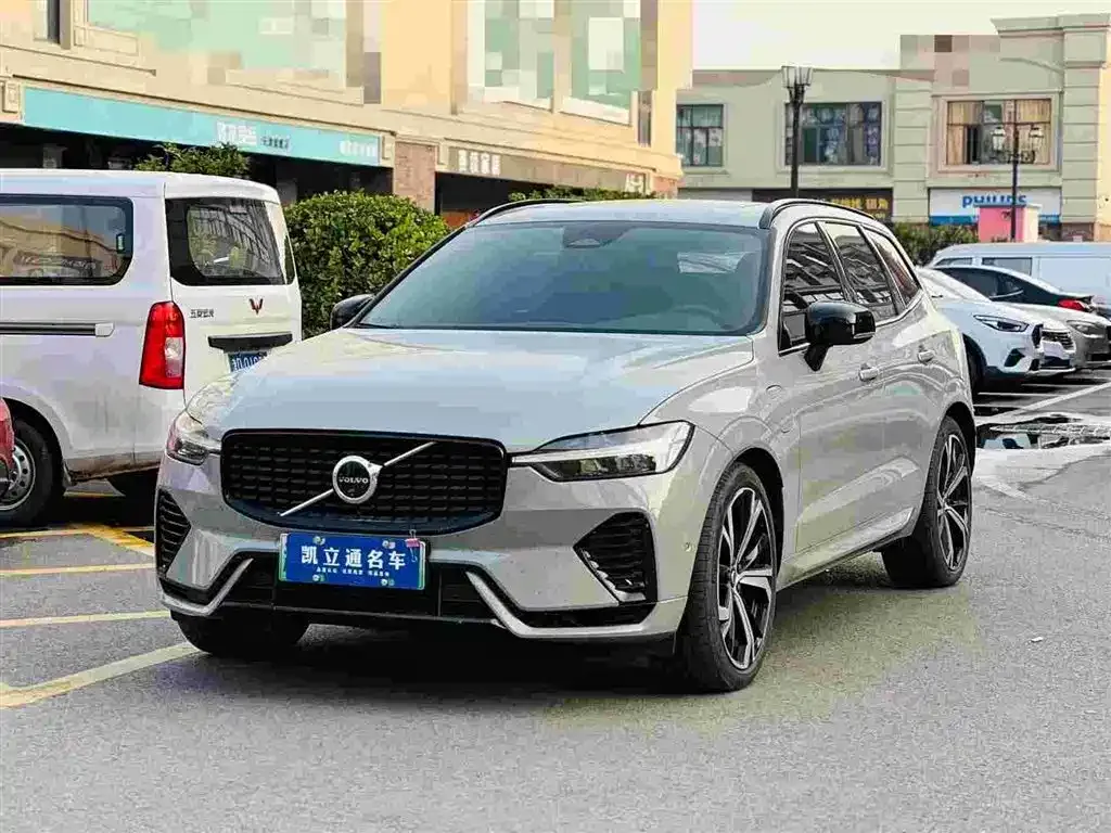 2024 Volvo XC60 T8 PHEV Long Range 4WD Sport