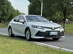 2021 Toyota Camry 2.0G Luxury, белый — фото 3