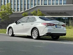 2021 Toyota Camry 2.0G Luxury, белый — фото 5