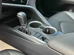 2021 Toyota Camry 2.0G Luxury, белый — фото 13