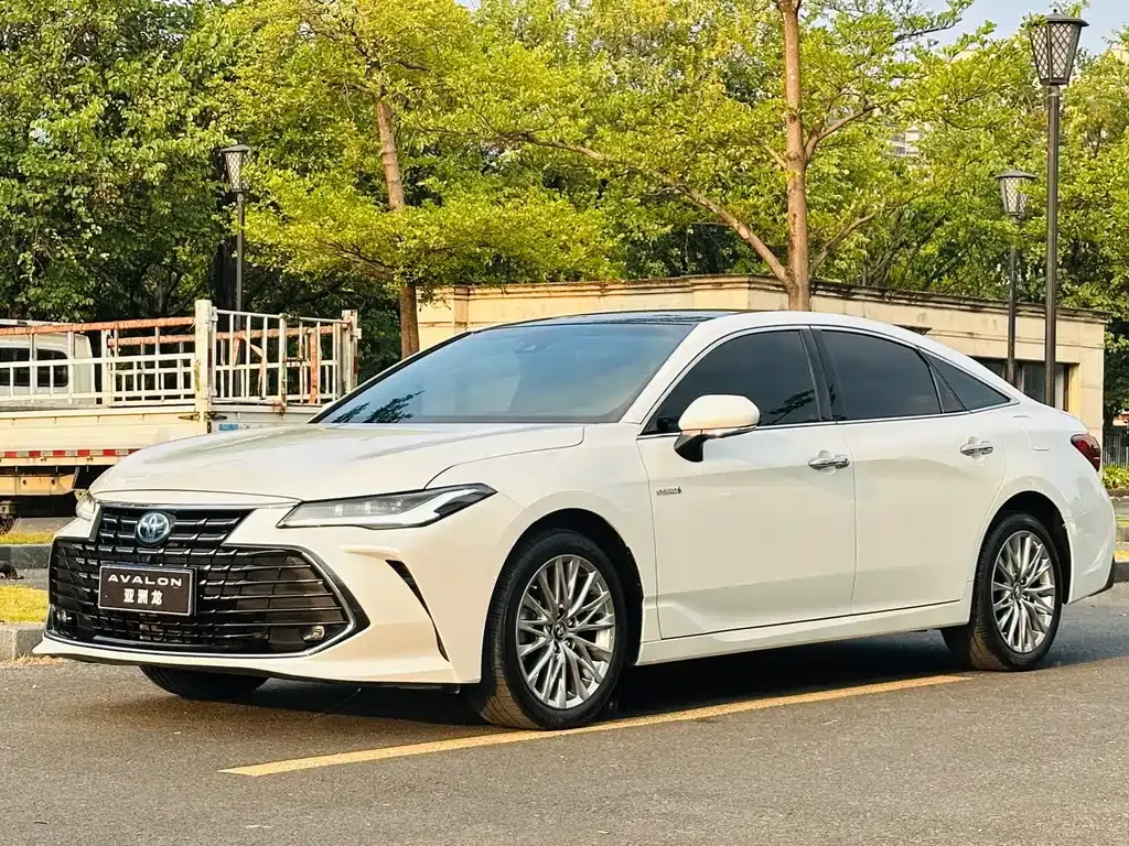2023 Toyota Avalon Hybrid 2.5L 20th Anniversary Platinum Edition