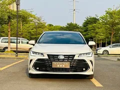 2023 Toyota Avalon Hybrid 2.5L 20th Anniversary Platinum Edition, белый — фото 2