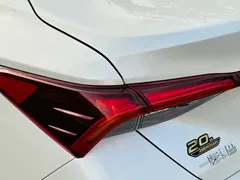 2023 Toyota Avalon Hybrid 2.5L 20th Anniversary Platinum Edition, белый — фото 10