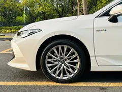 2023 Toyota Avalon Hybrid 2.5L 20th Anniversary Platinum Edition, белый — фото 11