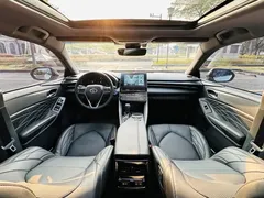 2023 Toyota Avalon Hybrid 2.5L 20th Anniversary Platinum Edition, белый — фото 23