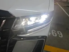2023 Toyota Alphard 2.5L Hybrid Premium Gold, белый — фото 5