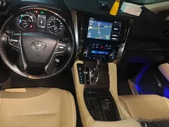 2023 Toyota Alphard 2.5L Hybrid Premium Gold, белый — фото 11