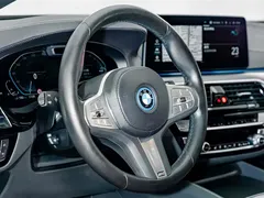 2022 BMW 5 Series 535Le PHEV Pioneer M Sport Package, белый — фото 9