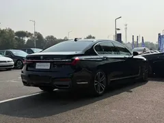 2021 BMW 7 Series 730Li M Sport Package, чёрный — фото 9